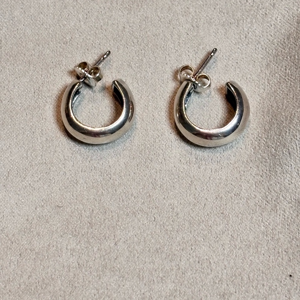 Sterling Silver James Avery Elegant Silver Hoop Earrings